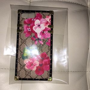 iPhone 7/8 plus Gucci phone case and Gucci lanyard
